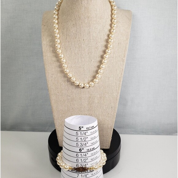 Vintage Knotted Faux Pearl Gold Tone Fish Hook Clasp 17"  Necklace & 7” Bracelet - Picture 4 of 16